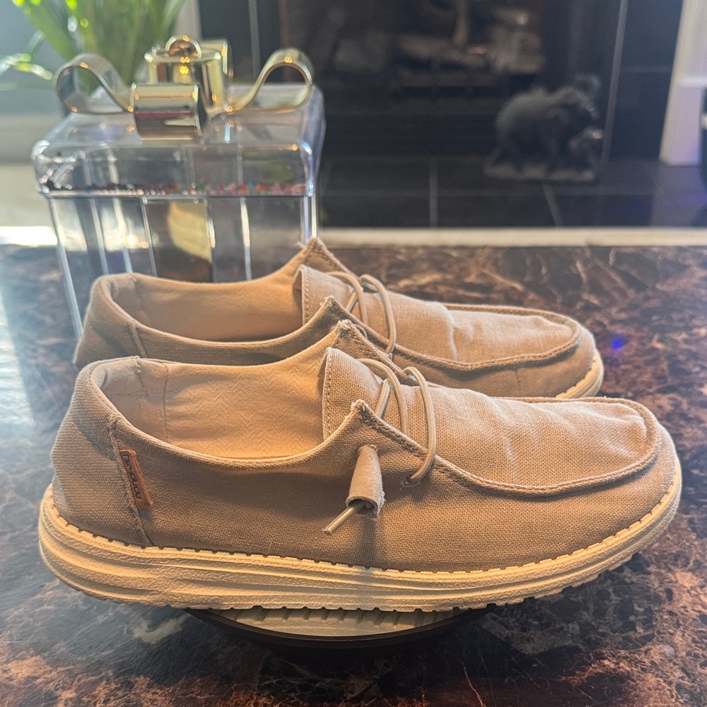“SOLD” Hey Dude Wendy Chambray Light Grey Loafers - Women’s Size 8 - Picture 1 of 10